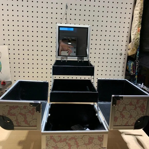 SANRIO HELLO KITTY IMPRESSIONS VANITY SLAYCUBE MAKEUP TRAVEL TRAIN CASE - Picture 4 of 10